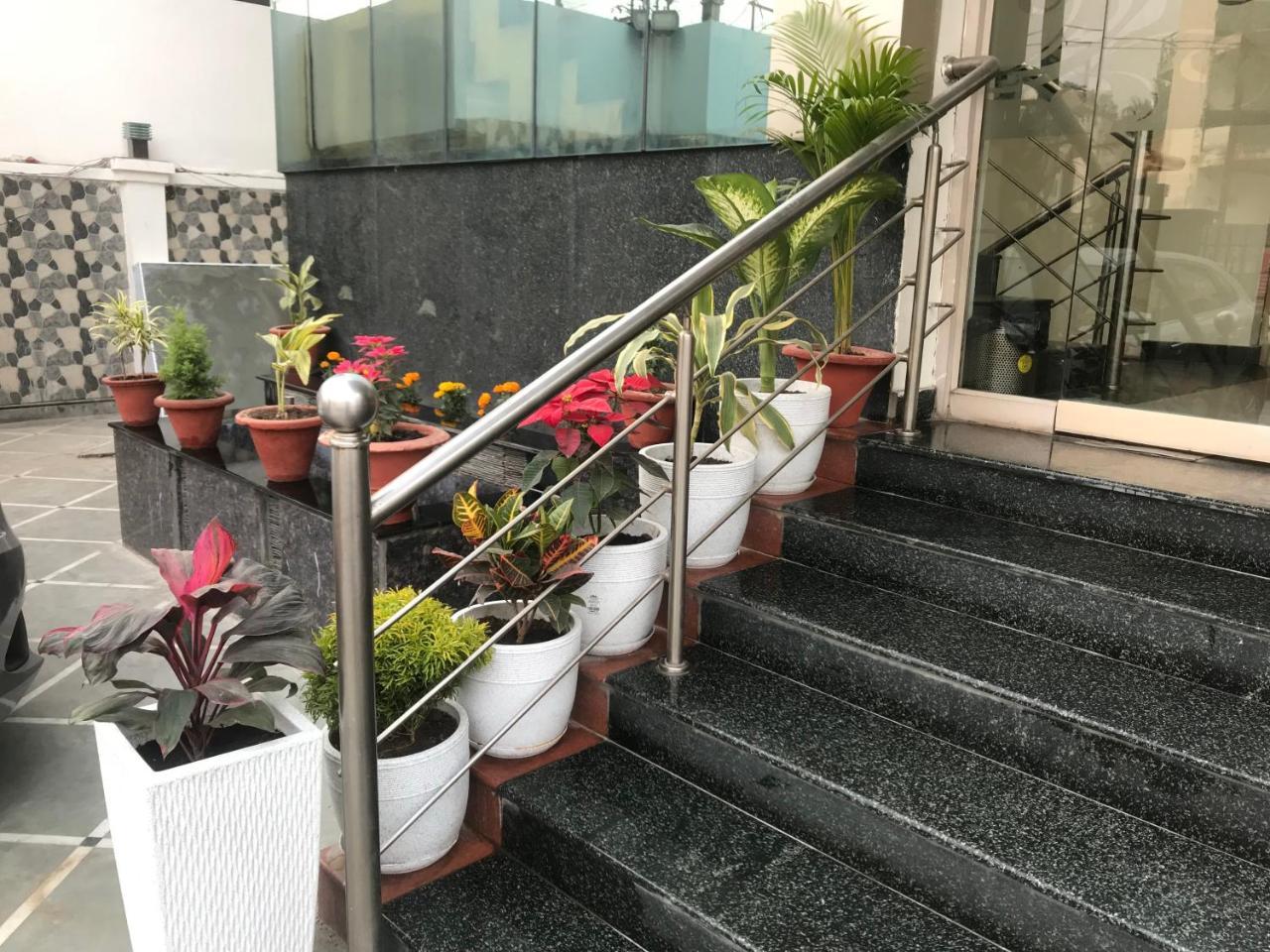 Hotel Sunrise Inn Lucknow Extérieur photo